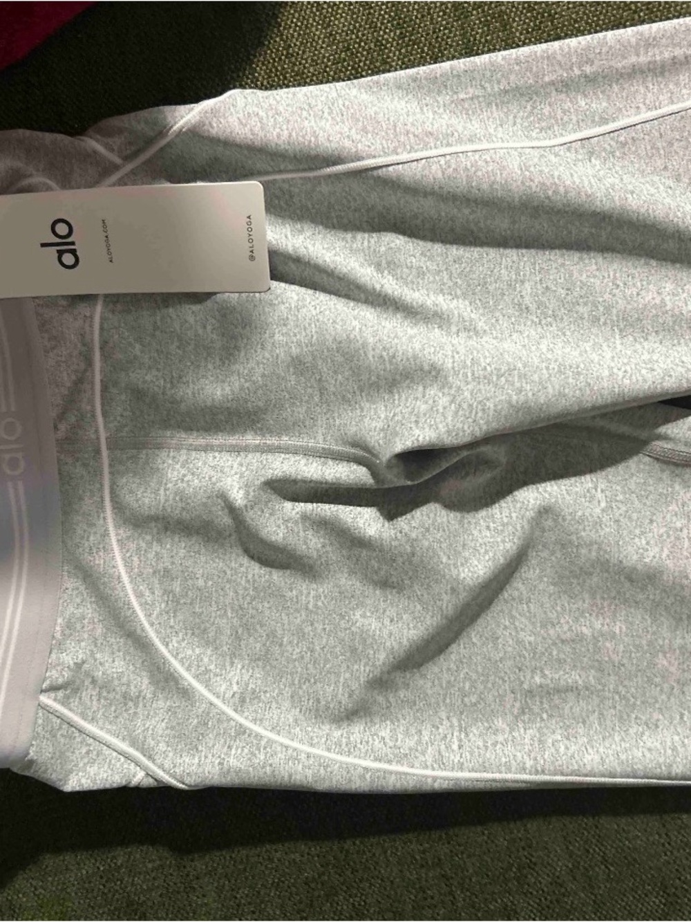 ALO Yoga Light Gray Seamless Sports Bra & Leggings Set - Picture 2 of 2
